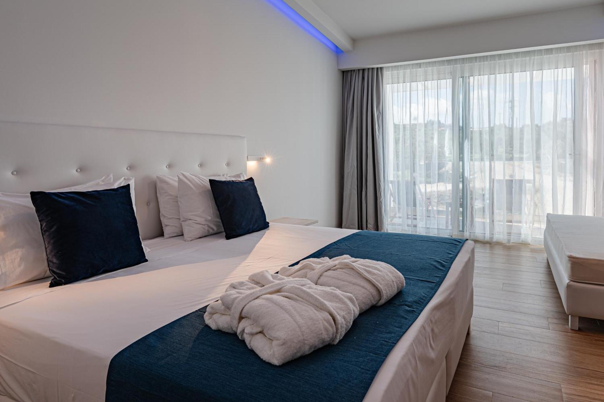 Magique Bleu Suites Tragaki Ngoại thất bức ảnh